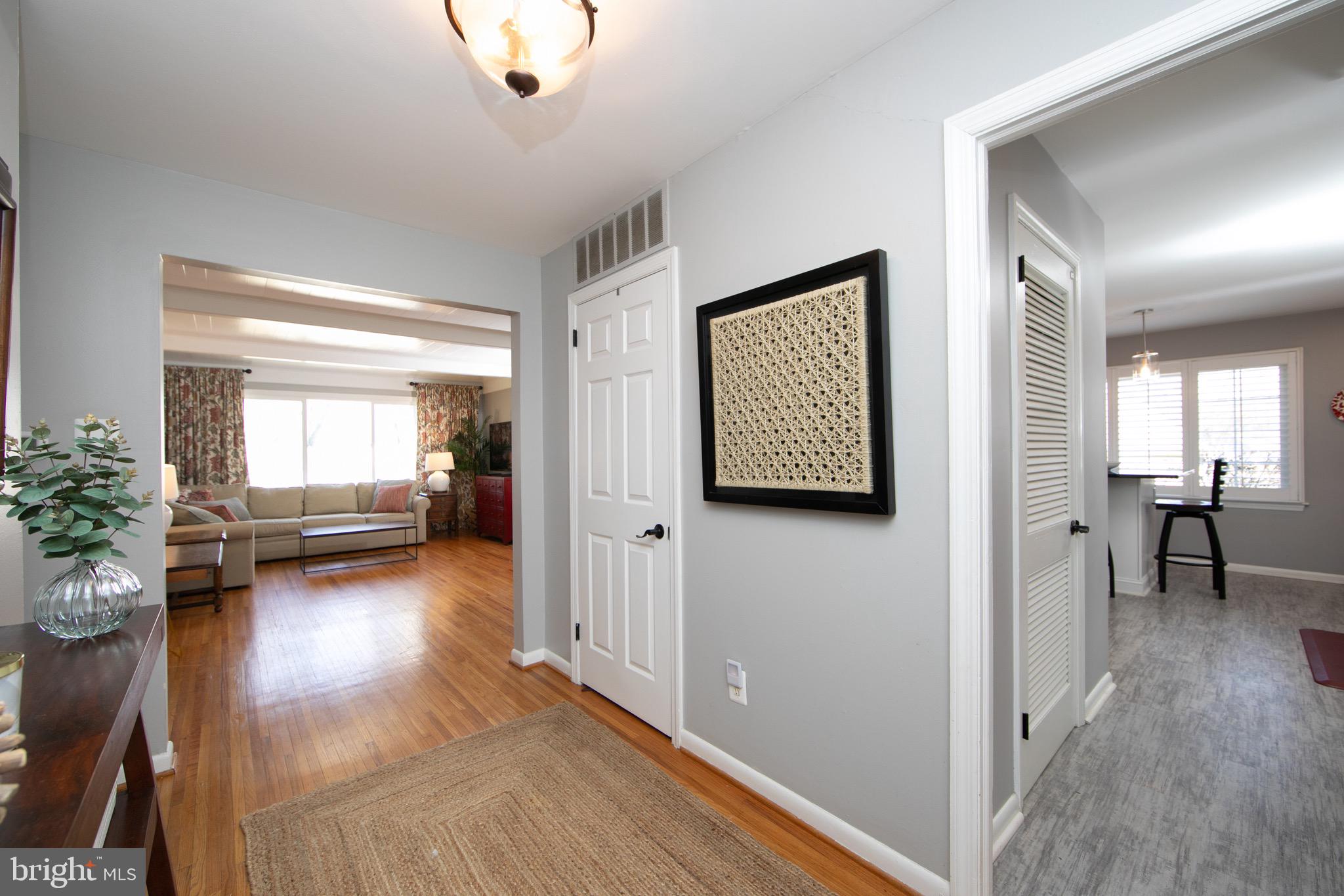 526 Covered Bridge Road Cherry Hill, NJ 08034 - Photo 2 of 40 Foyer