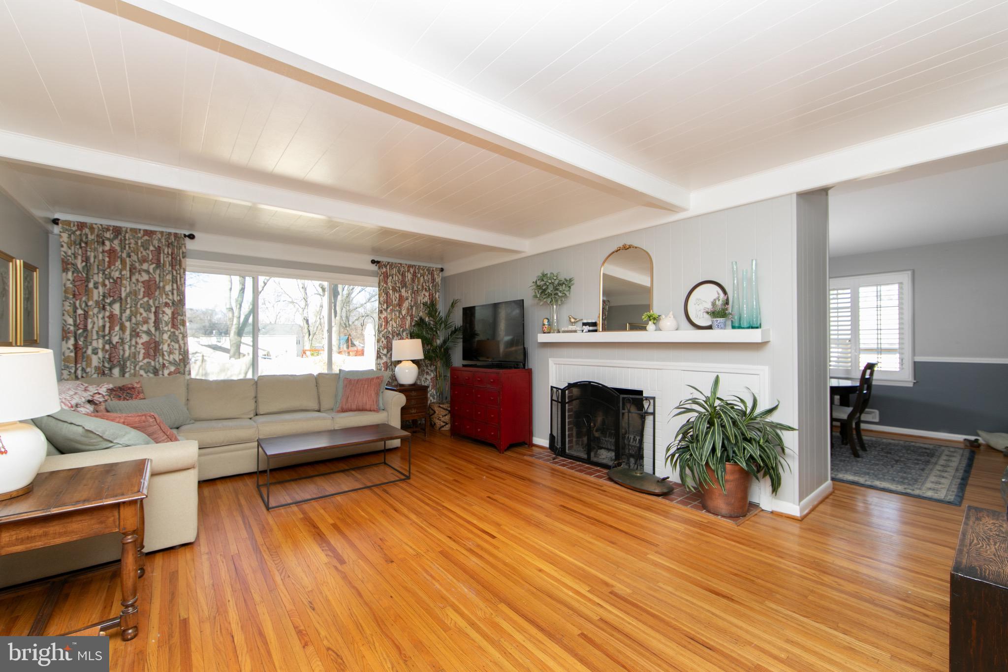 526 Covered Bridge Road Cherry Hill, NJ 08034 - Photo 3 of 40 Living Room