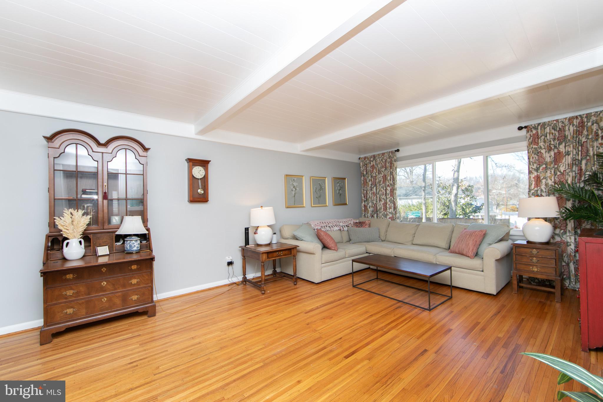 526 Covered Bridge Road Cherry Hill, NJ 08034 - Photo 4 of 40 Living Room