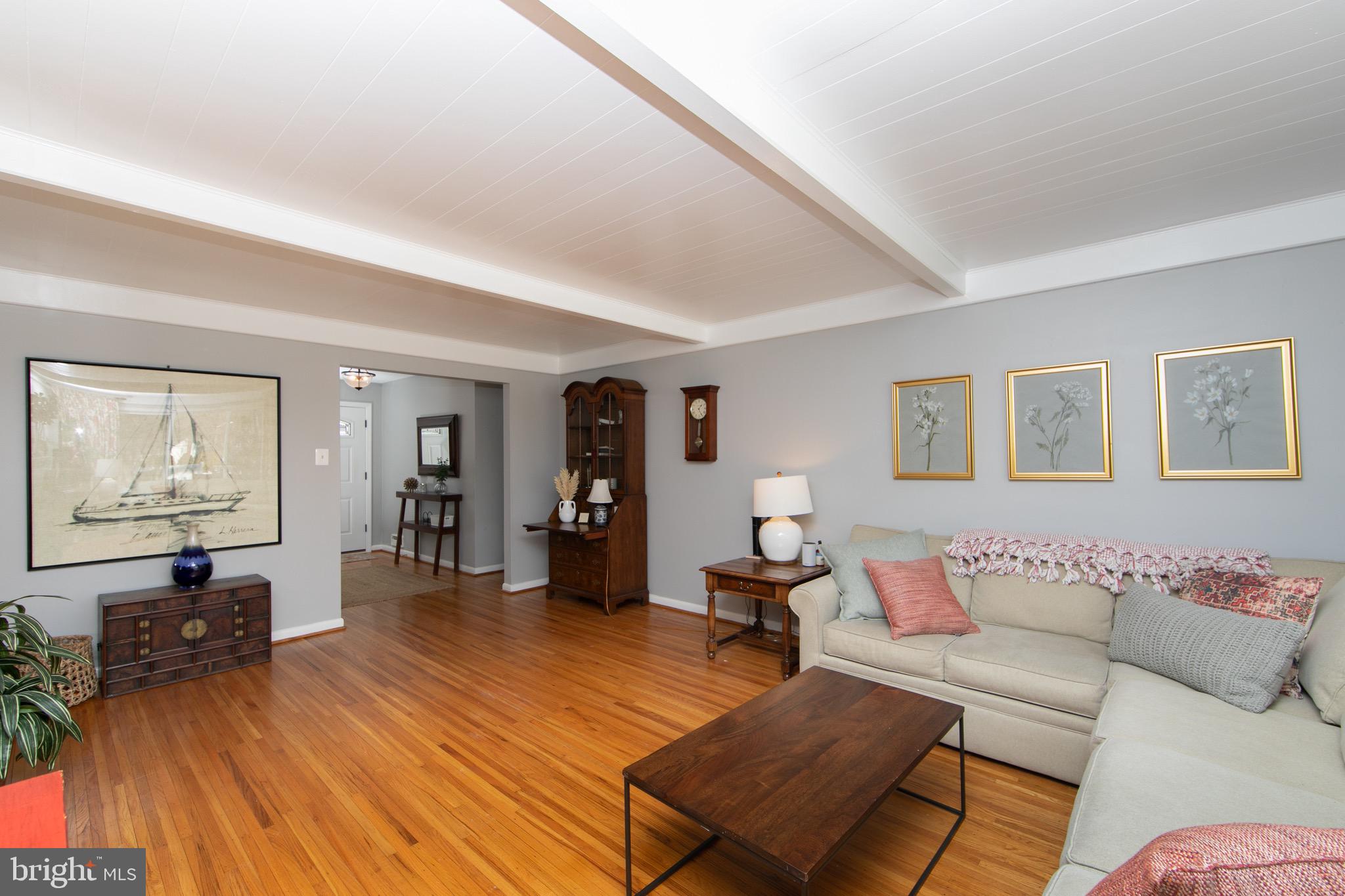 526 Covered Bridge Road Cherry Hill, NJ 08034 - Photo 5 of 40 Living Room