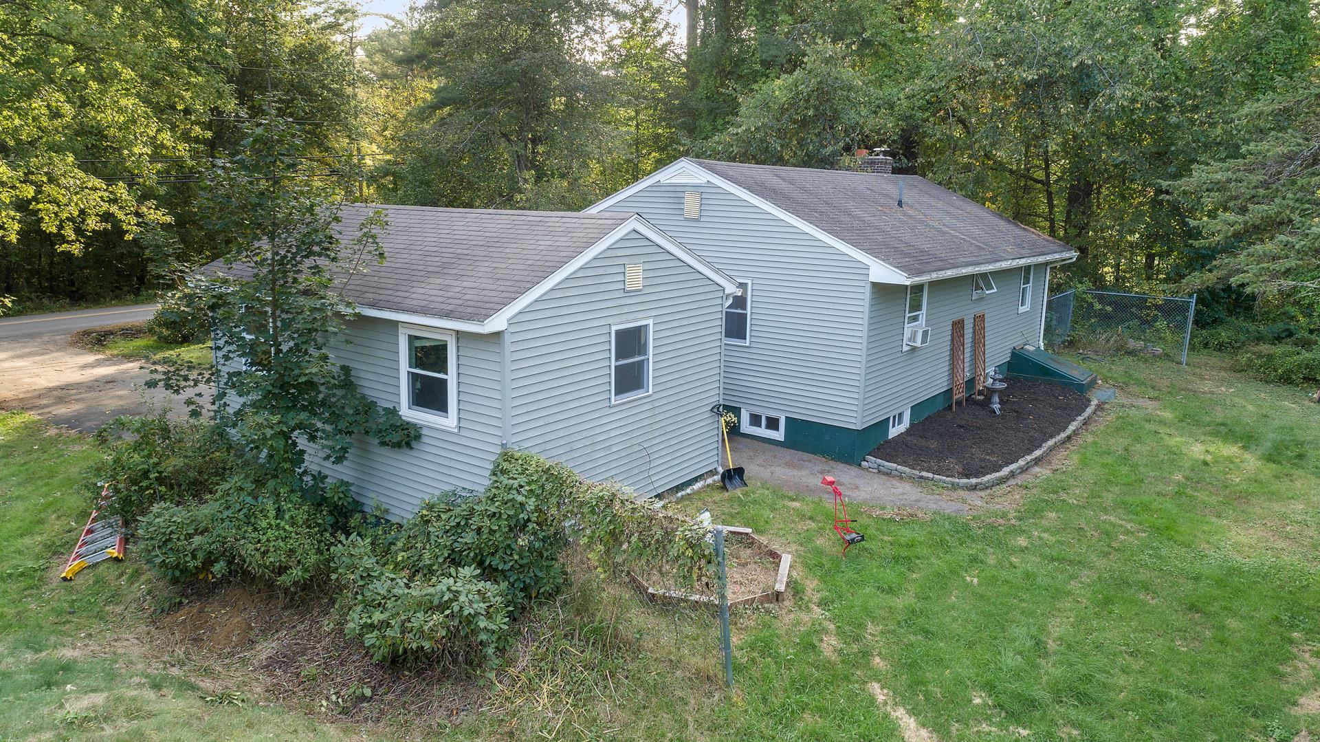 72 Parker Station Road Goffstown, NH 03045 - Photo 2 of 30