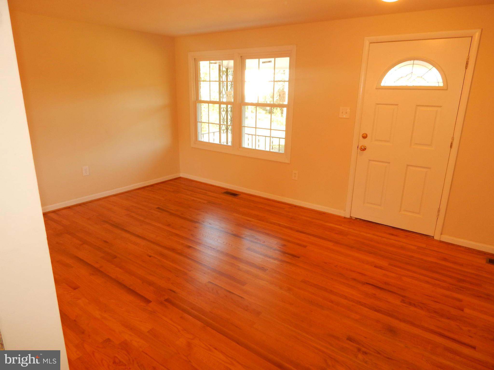 8120 Bethlehem Road Manassas, VA 20109 - Photo 16 of 26 Family Room
