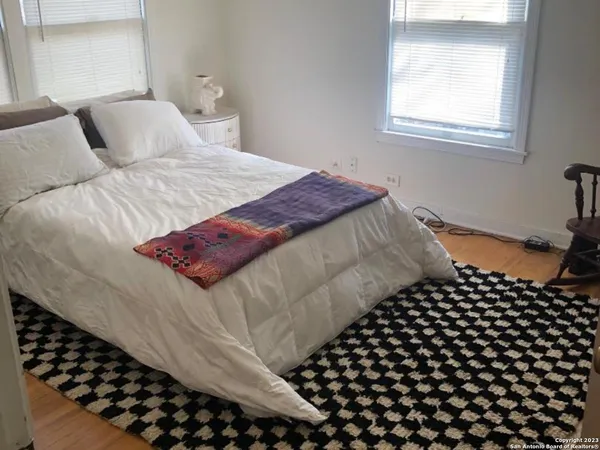 $1,300 | 420 Bryn Mawr Drive, San Antonio, TX 78209