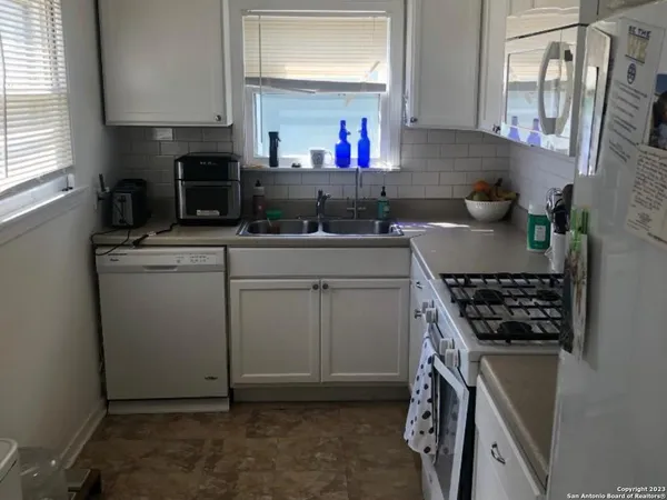 $1,300 | 420 Bryn Mawr Drive, San Antonio, TX 78209