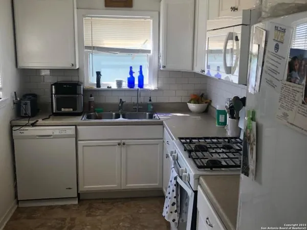 $1,300 | 420 Bryn Mawr Drive, San Antonio, TX 78209