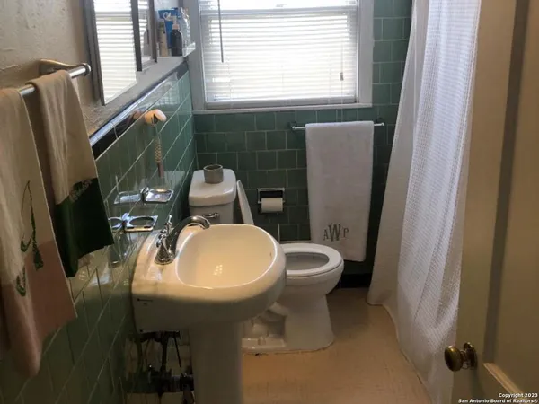 $1,300 | 420 Bryn Mawr Drive, San Antonio, TX 78209