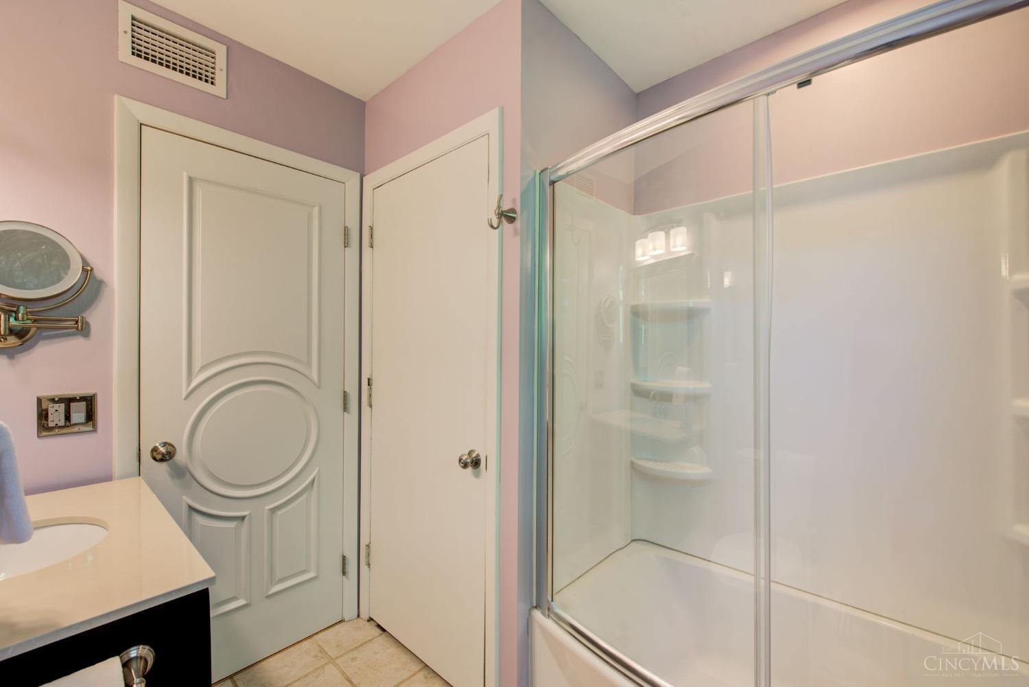 2270 Madison Road, Unit 4D Cincinnati, OH 45208 - Photo 12 of 30 Gallery Image 12