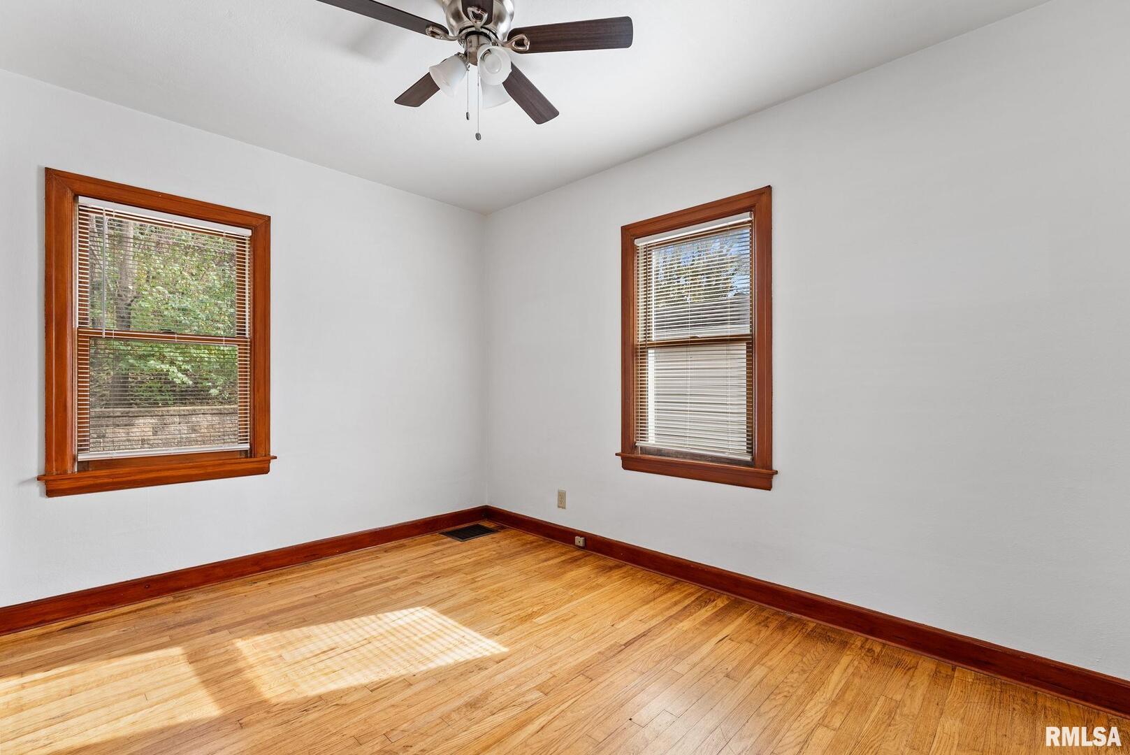 511 Waverly Road Davenport, IA 52804 - Photo 12 of 24 Gallery Image 12