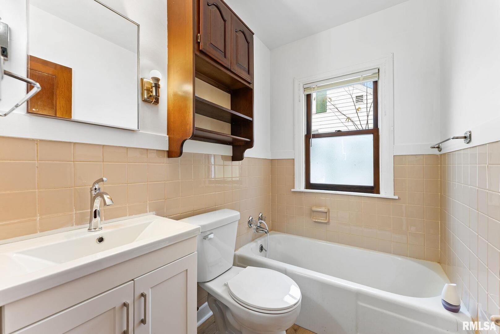 511 Waverly Road Davenport, IA 52804 - Photo 13 of 24 Gallery Image 13