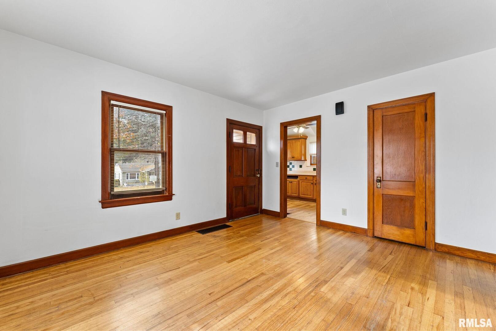 511 Waverly Road Davenport, IA 52804 - Photo 7 of 24 Gallery Image 7