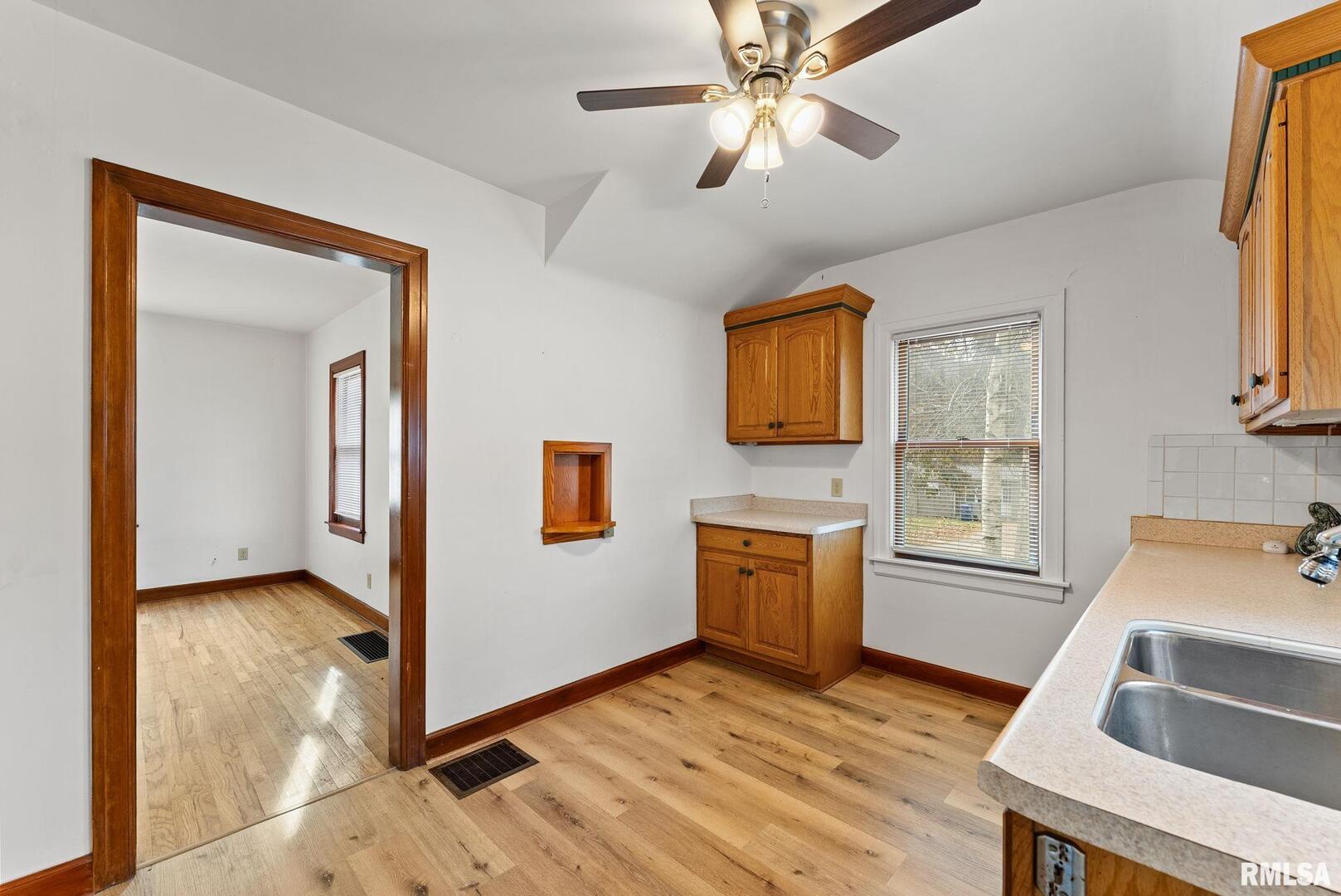 511 Waverly Road Davenport, IA 52804 - Photo 10 of 24 Gallery Image 10