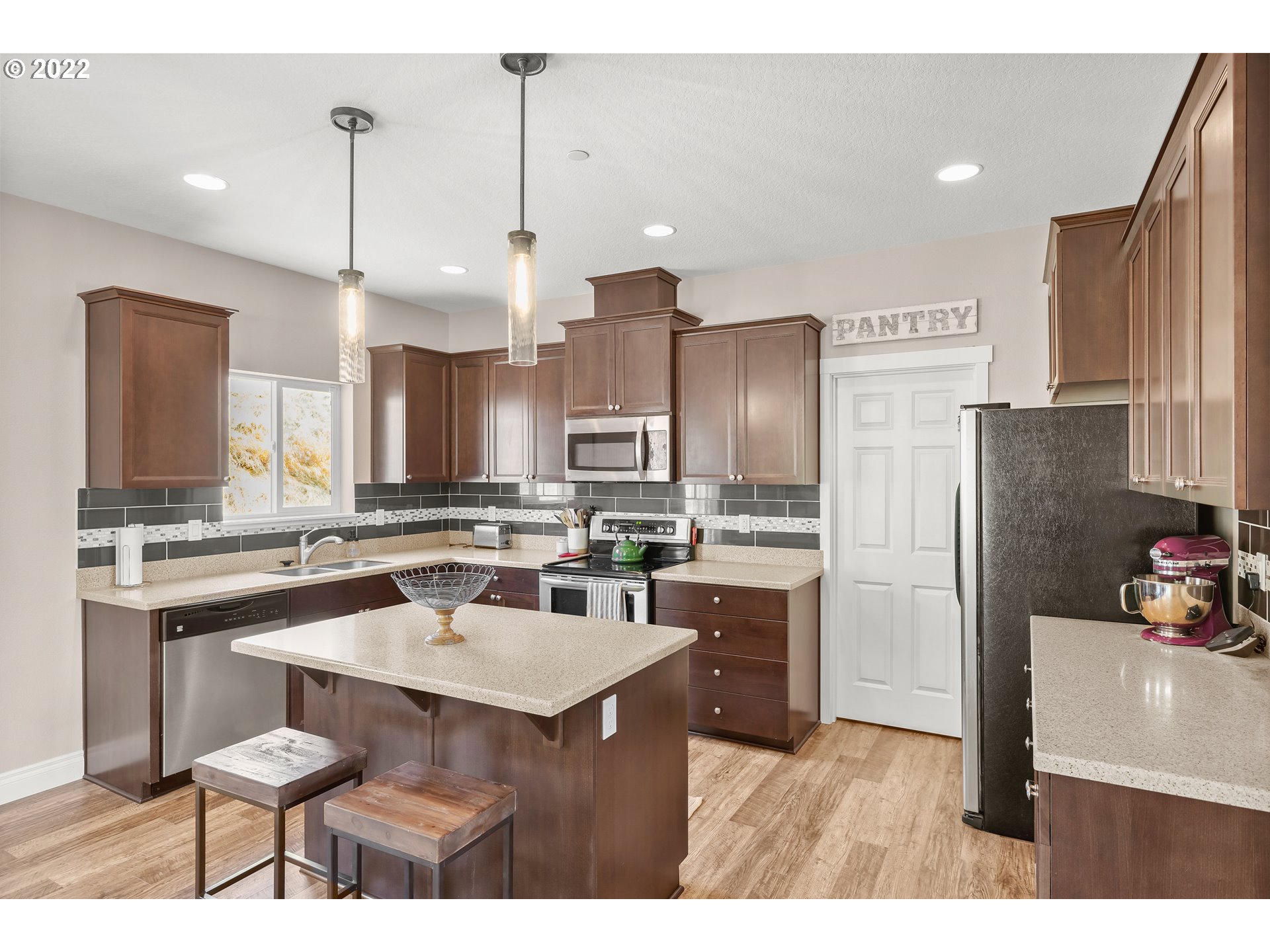 42195 Northwest Lodge Road Banks, OR 97106 - Photo 11 of 31 Kitchen