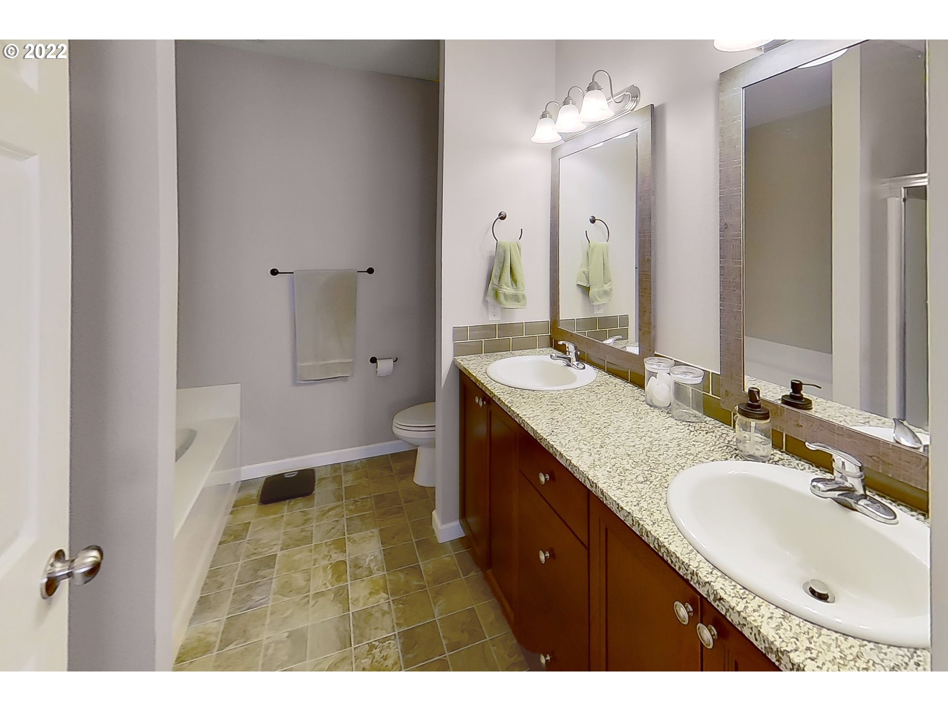 42195 Northwest Lodge Road Banks, OR 97106 - Photo 14 of 31 Owner's Suite Bathroom