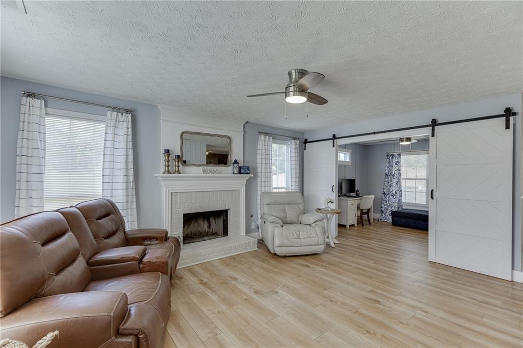 333 Twin Point Way Suwanee, GA 30024 - Photo 6 of 53