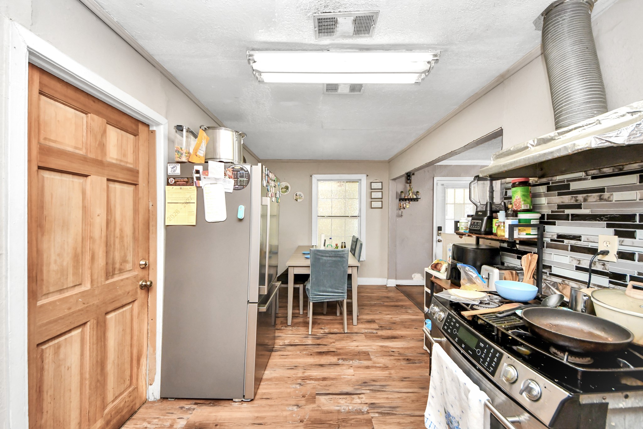 205 West Bird Road Pasadena, TX 77502 - Photo 5 of 26 Kitchen dining room combo