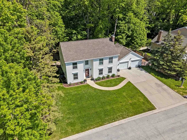 $454,900 | 2595 Edgewood Lane, Green Bay, WI 54302