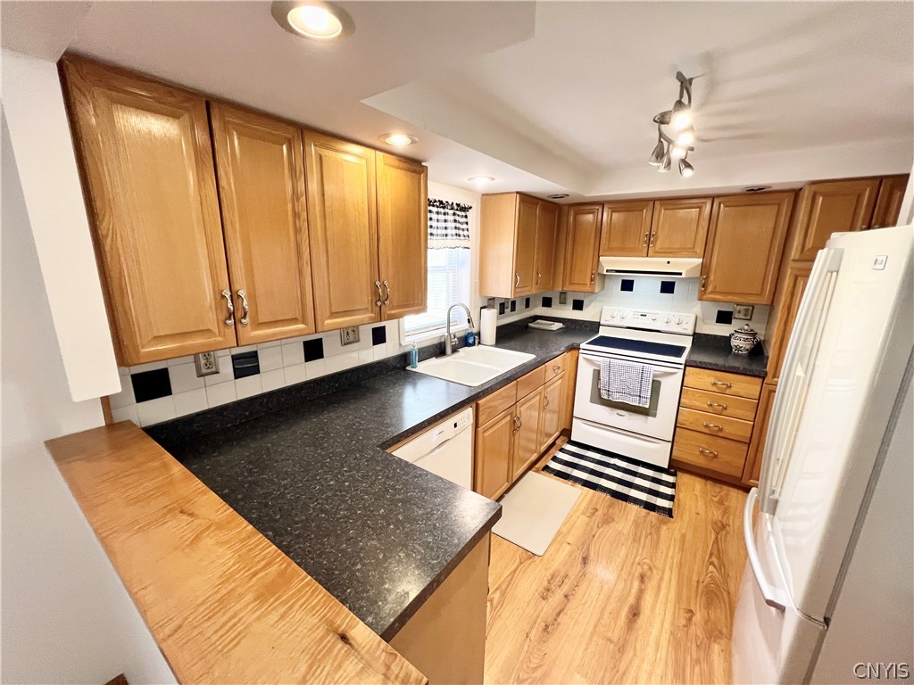 406 Middle Road Scriba, NY 13126 - Photo 9 of 33