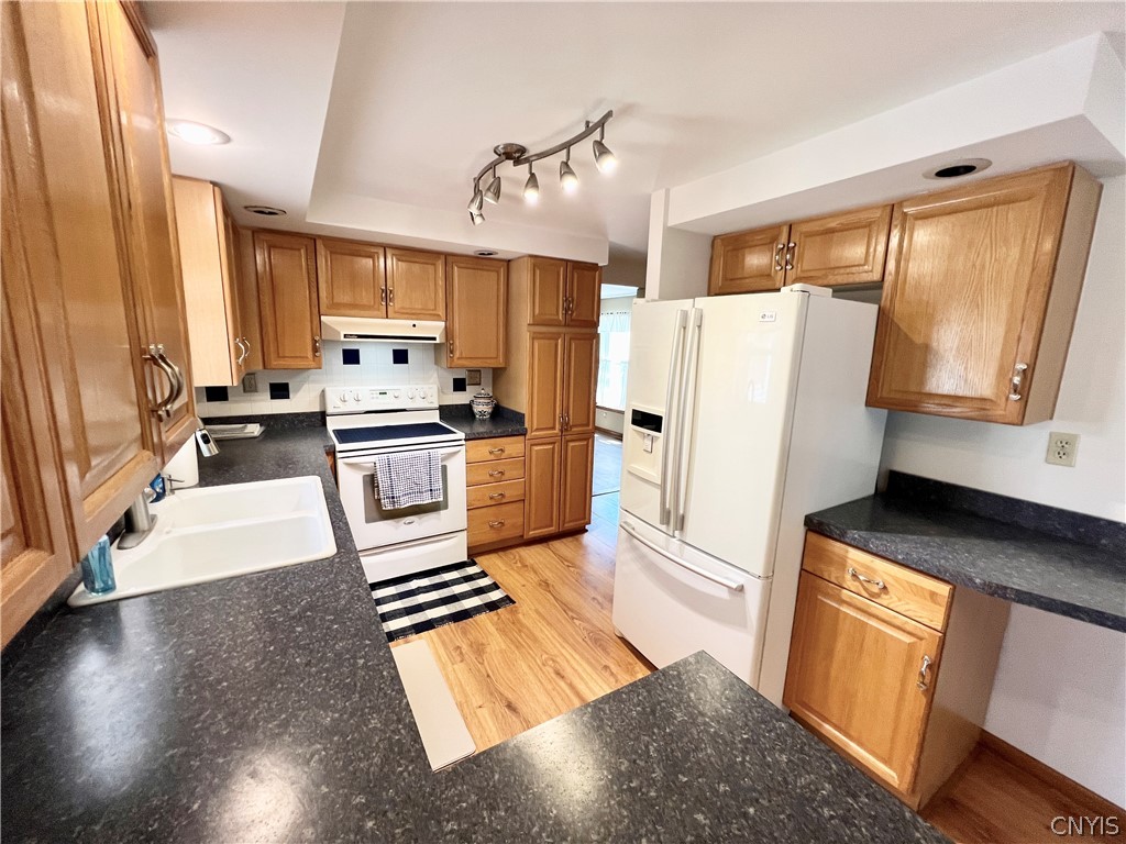 406 Middle Road Scriba, NY 13126 - Photo 10 of 33