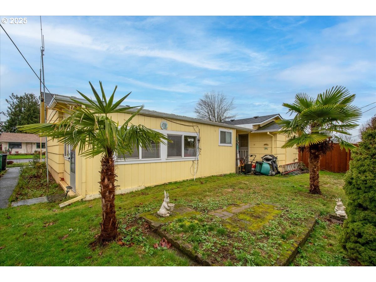 1591 Rainier Road Woodburn, OR 97071 - Photo 17 of 23 Gallery Image 17