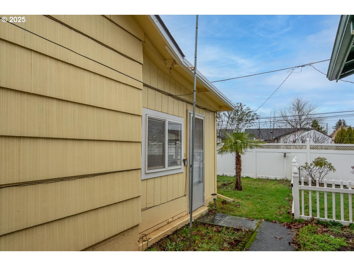 1591 Rainier Road Woodburn, OR 97071 - Photo 21 of 23 Gallery Image 21
