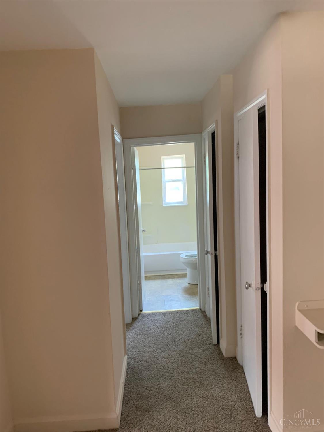 206 Clark Road Reading, OH 45215 - Photo 4 of 12