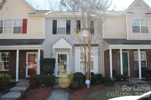 $1,500 | 10118 Frosty Lane, Charlotte, NC 28216