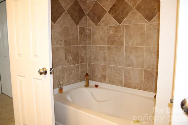 $1,500 | 10118 Frosty Lane, Charlotte, NC 28216