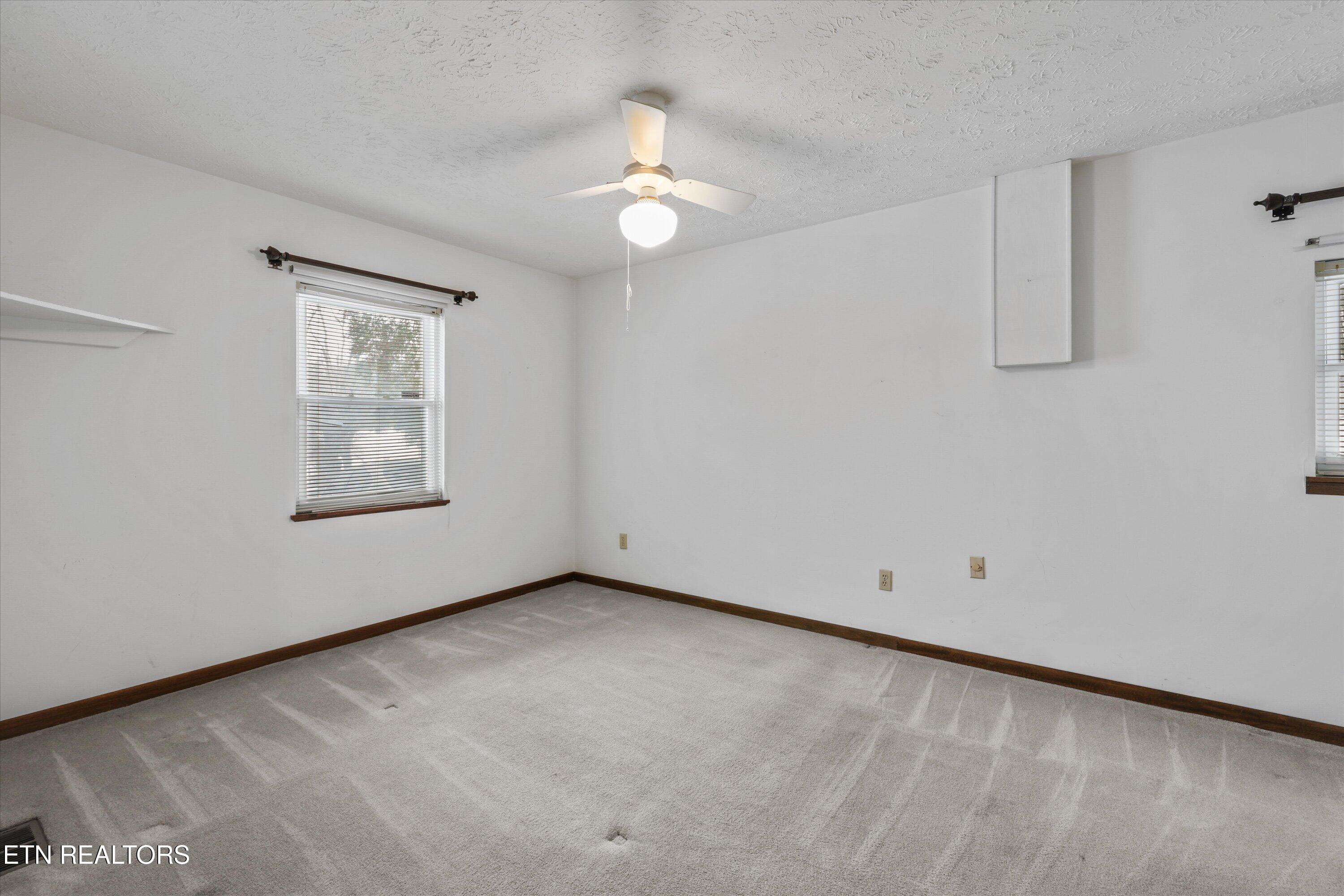 359 East Wolf Valley Road Heiskell, TN 37754 - Photo 13 of 40 359-wolfvalley-heiskell-bedroom2