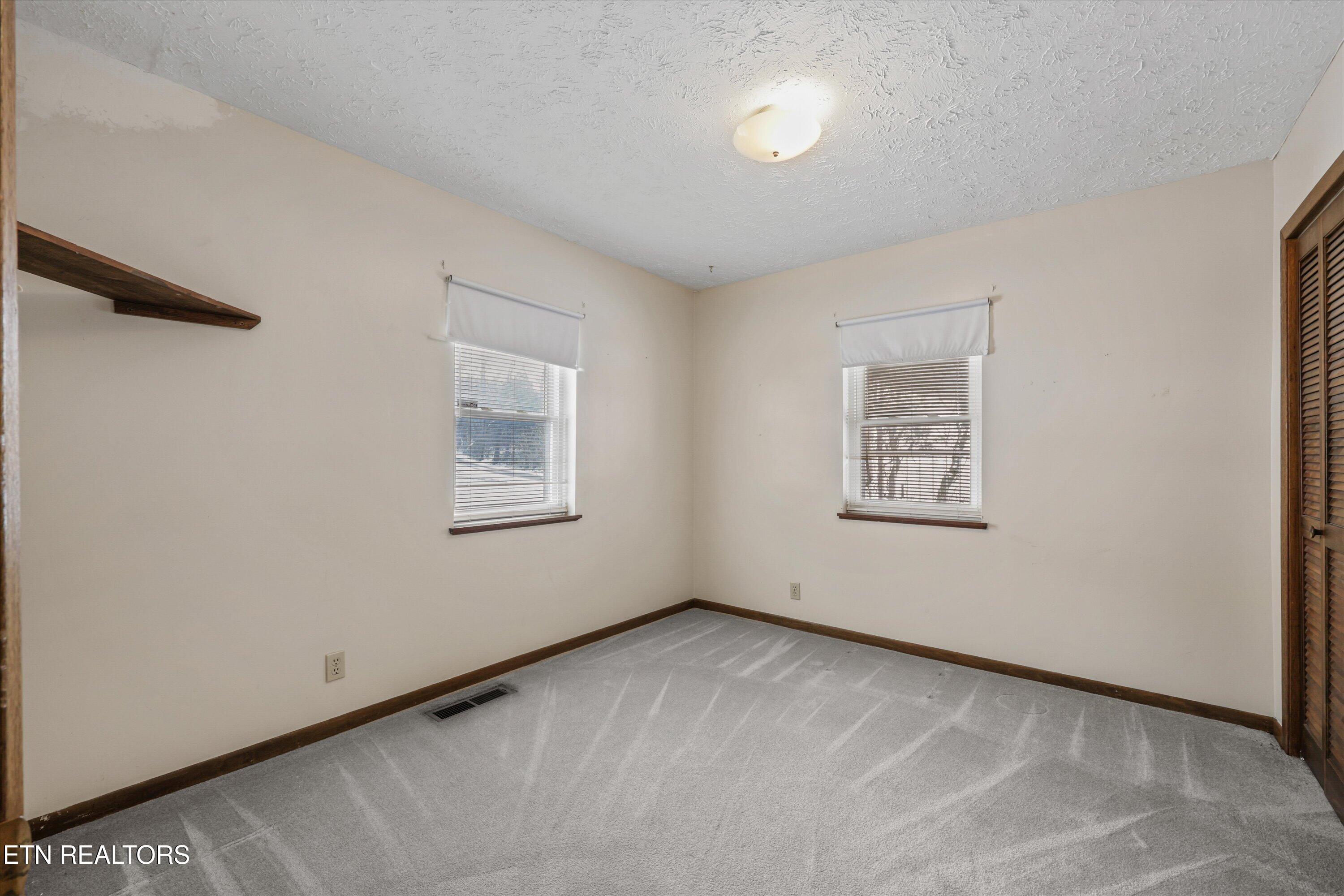 359 East Wolf Valley Road Heiskell, TN 37754 - Photo 18 of 40 359e-wolfvalley-rd-bedroom-2