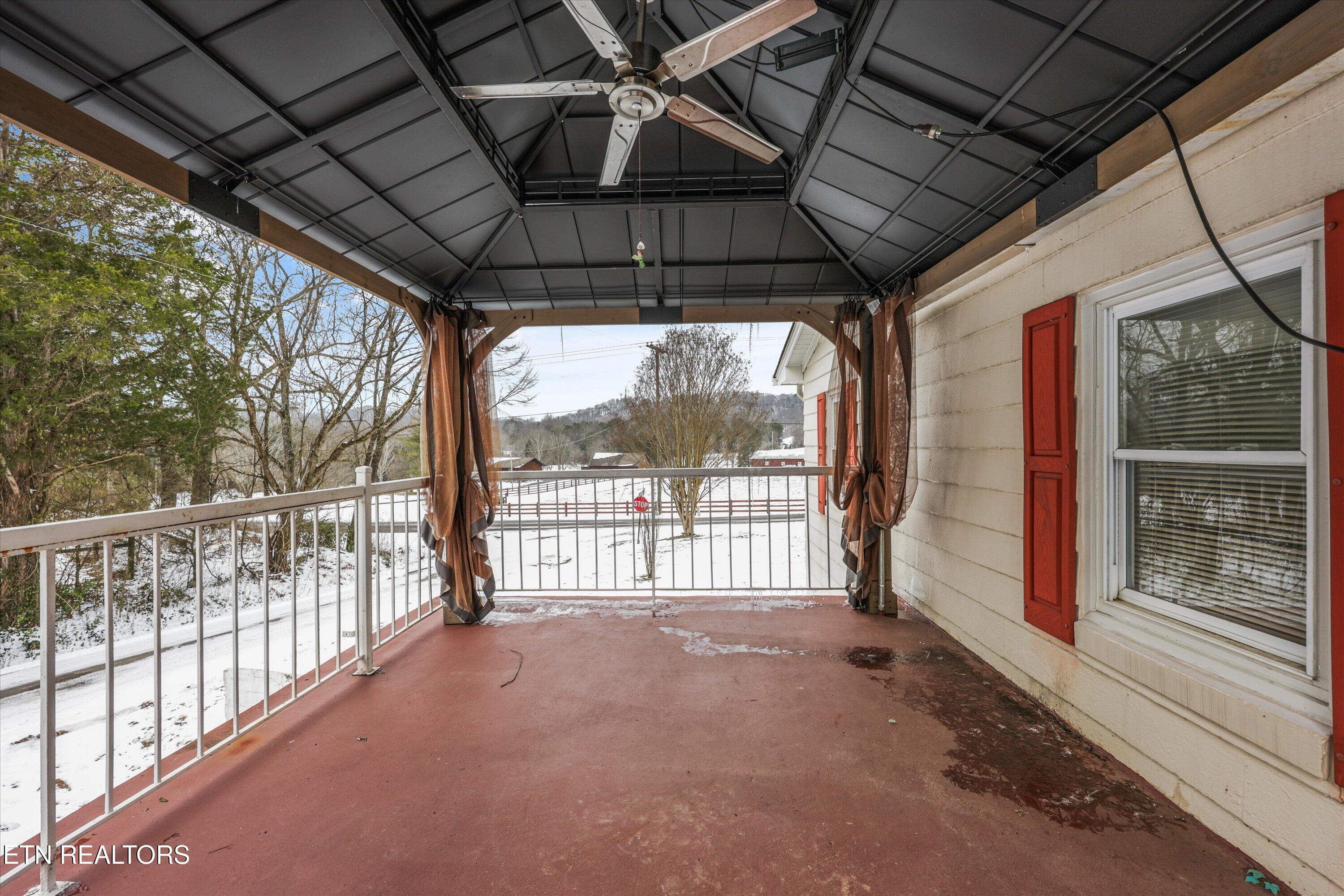 359 East Wolf Valley Road Heiskell, TN 37754 - Photo 20 of 40 359e-wolfvalley-rd-covered-porch
