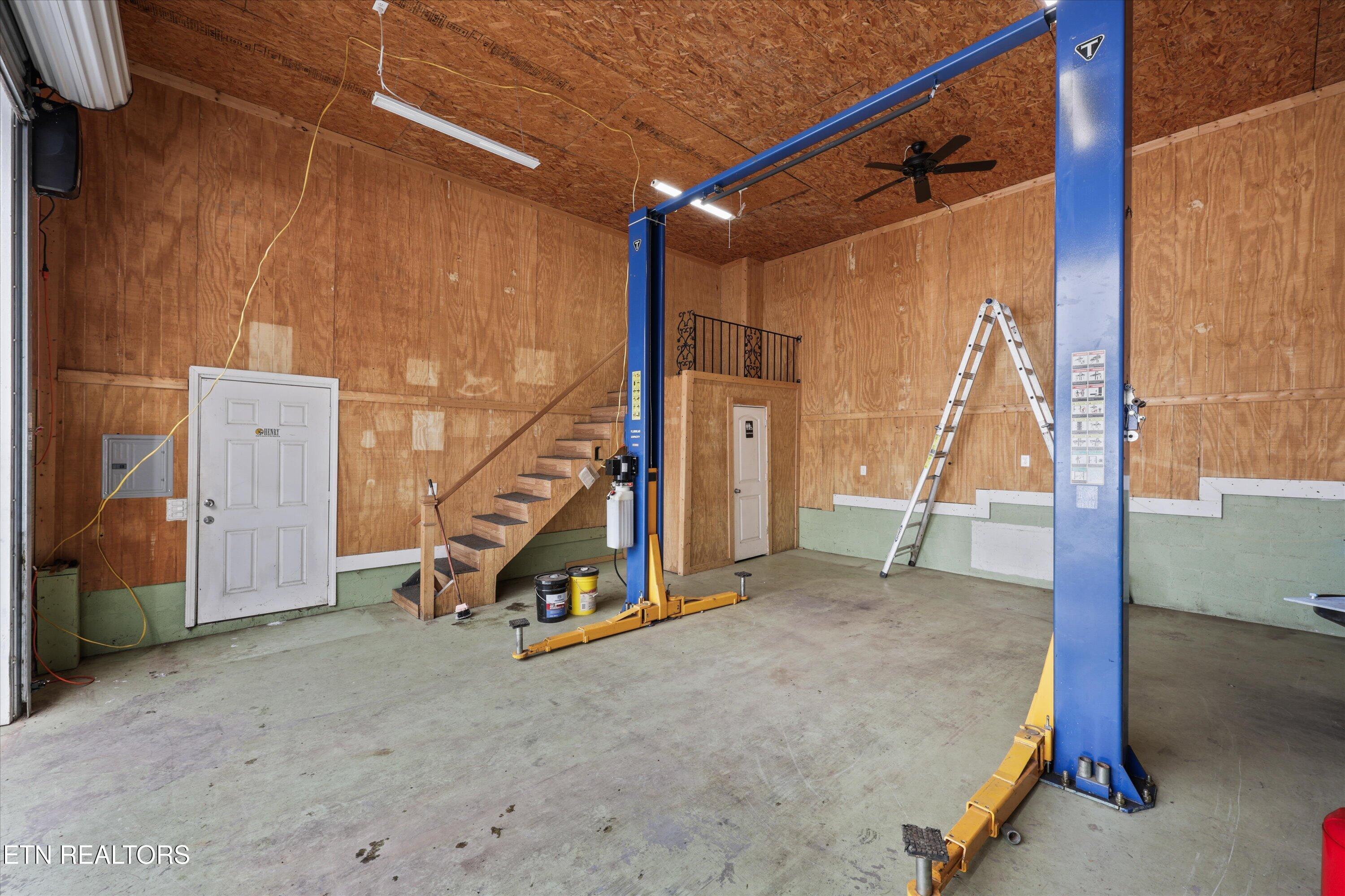 359 East Wolf Valley Road Heiskell, TN 37754 - Photo 24 of 40 359e-wolfvalley-rd-garage-interior