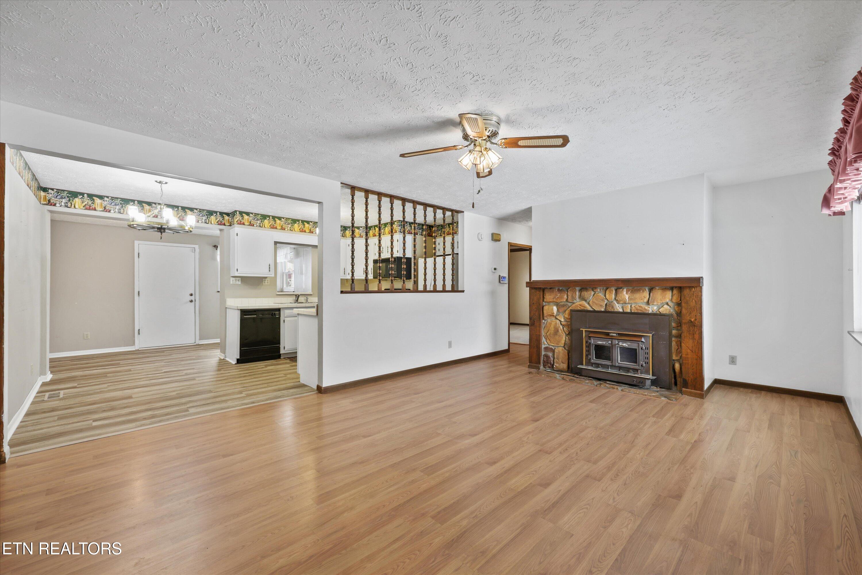 359 East Wolf Valley Road Heiskell, TN 37754 - Photo 4 of 40 359-wolfvalley-heisk-living-firepl