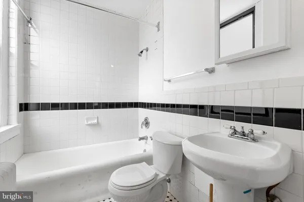 $1,195 | 1324 Locust Street, Unit 1019, Philadelphia, PA 19107