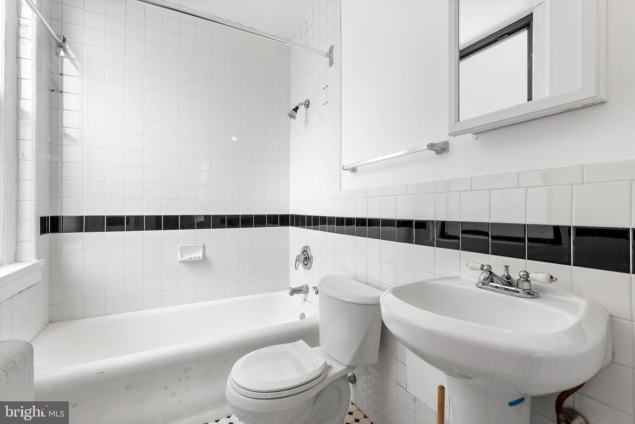 1324 Locust Street, Unit 1019 Philadelphia, PA 19107 - Photo 5 of 17