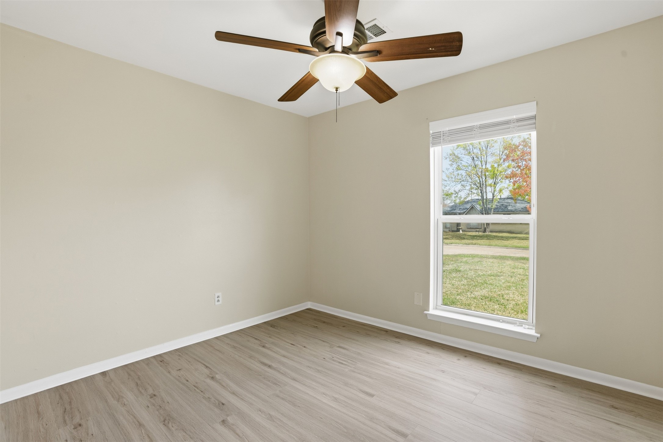 827 Parkhill Street Channelview, TX 77530 - Photo 11 of 26 an empty room with a window and a fan