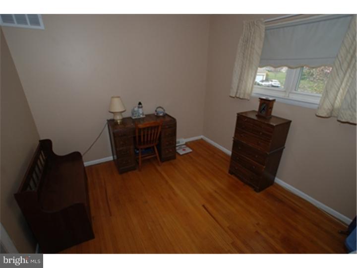 996 Marian Road Warminster, PA 18974 - Photo 8 of 14 Bedroom 3