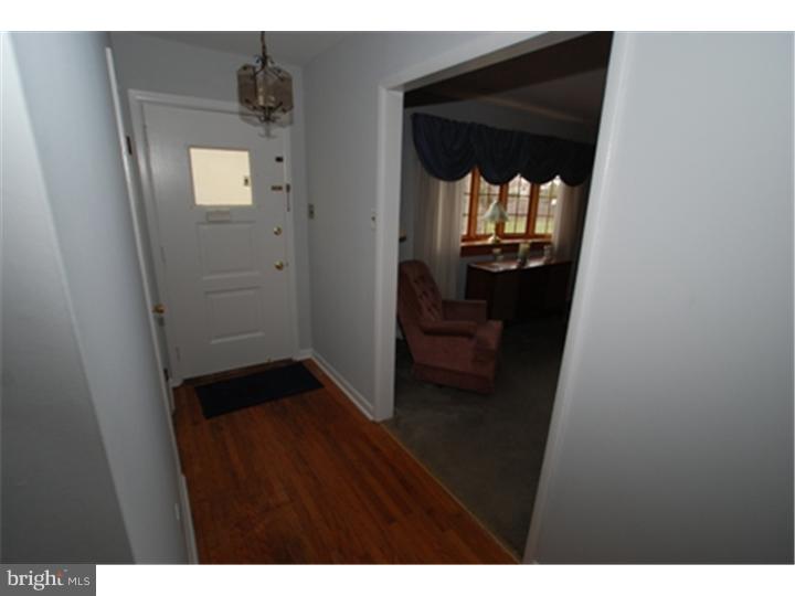 996 Marian Road Warminster, PA 18974 - Photo 9 of 14 Foyer