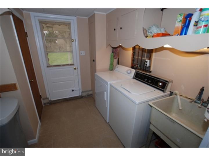 996 Marian Road Warminster, PA 18974 - Photo 10 of 14 Laundry Room
