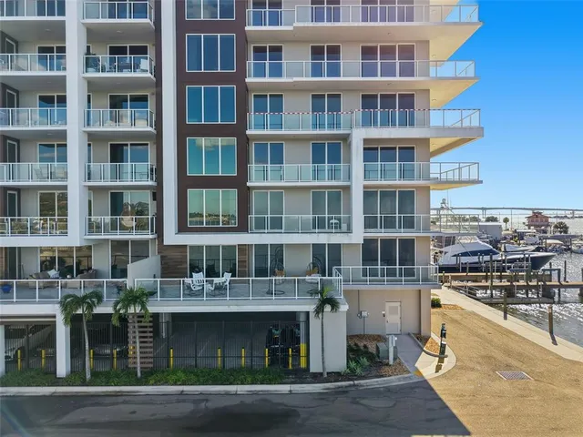 $9,000 | 920 North Osceola Avenue, Unit 210, Clearwater, FL 33755