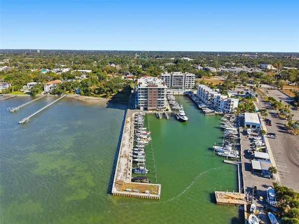 $5,000 | 920 North Osceola Avenue, Unit 210, Clearwater, FL 33755