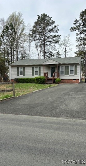 3906 Bayreuth Lane Midlothian, VA 23112 - Photo 1 of 9 front view of a house