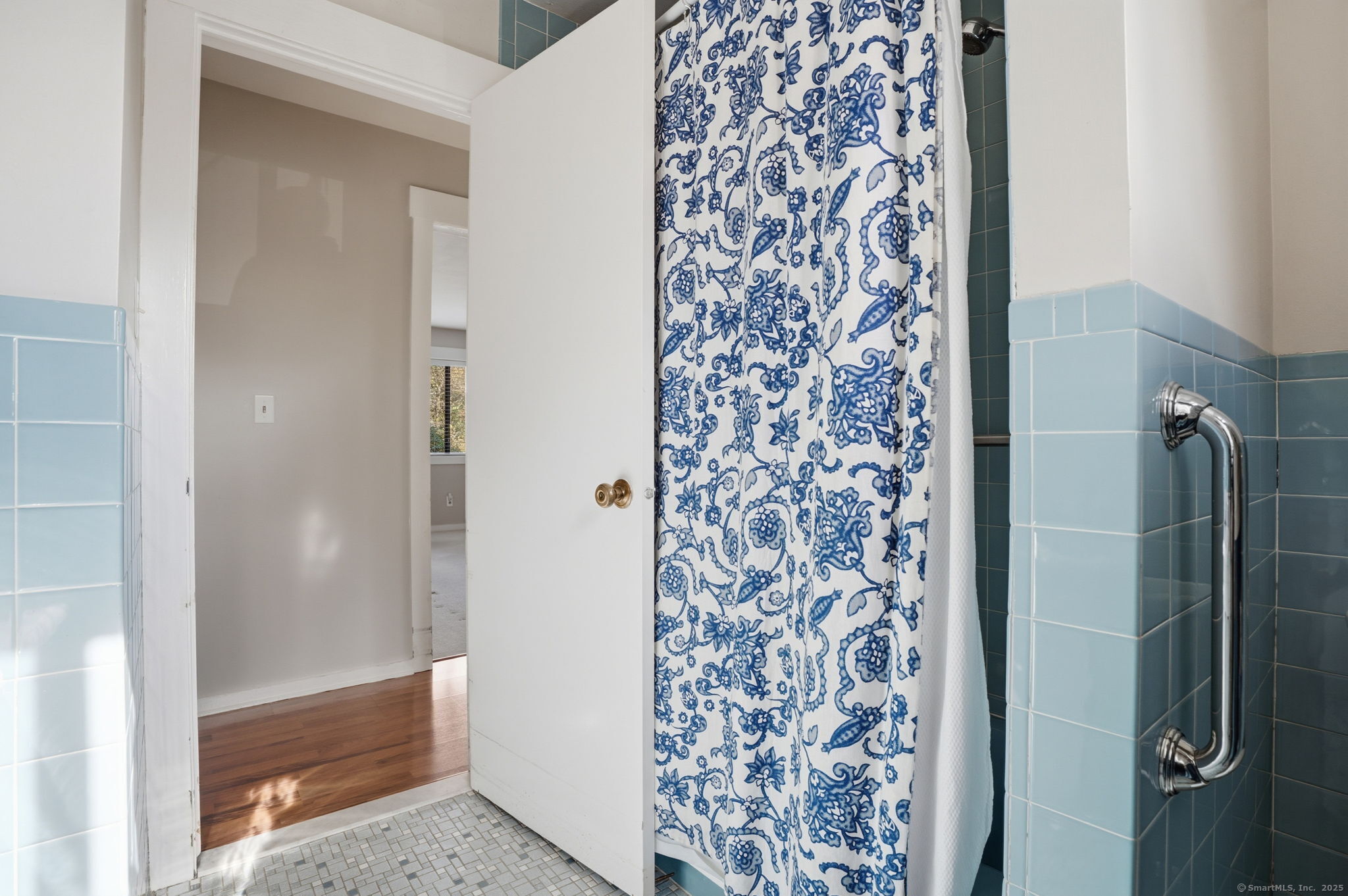 375 Piute Lane, Unit B Stratford, CT 06614 - Photo 20 of 39 a bathroom with a shower and a mirror