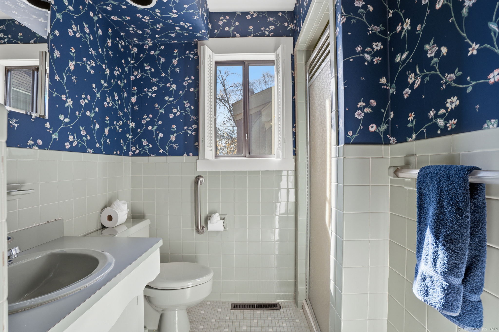 375 Piute Lane, Unit B Stratford, CT 06614 - Photo 22 of 39 a bathroom with a toilet sink and mirror