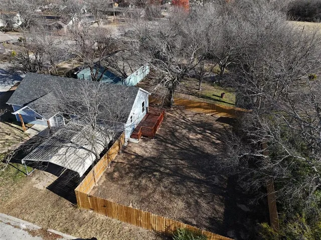 $1,350 | 401 Miller Street, Bowie, TX 76230