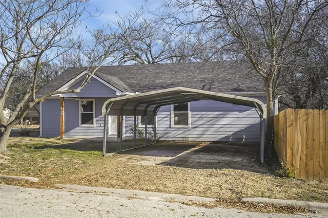 $1,350 | 401 Miller Street, Bowie, TX 76230