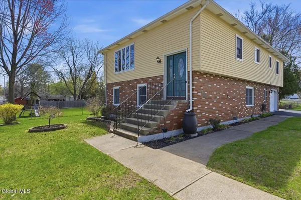 $439,000 | 18 Norfolk Street, Guilderland, NY 12203