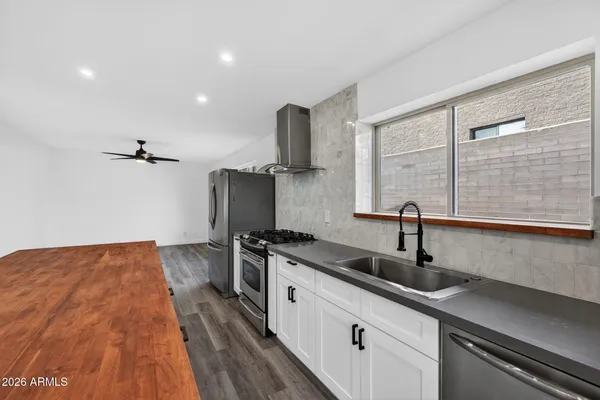 $647,000 | 1527 West Windrose Drive, Phoenix, AZ 85029