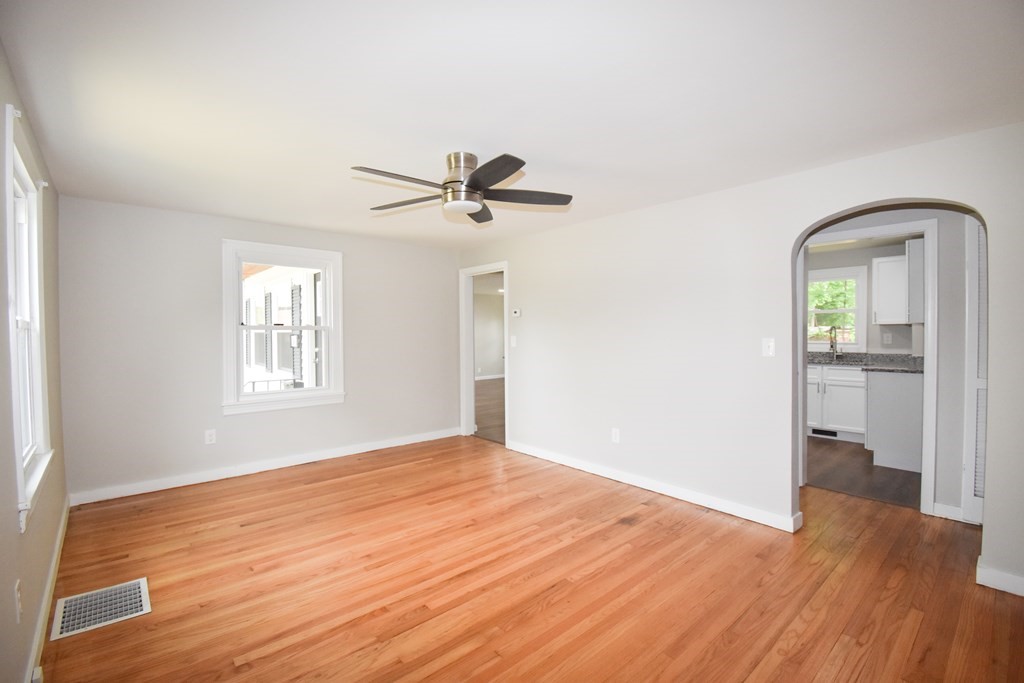 2402 Roosevelt Avenue Springfield, MA 01104 - Photo 19 of 38 Gallery Image 19