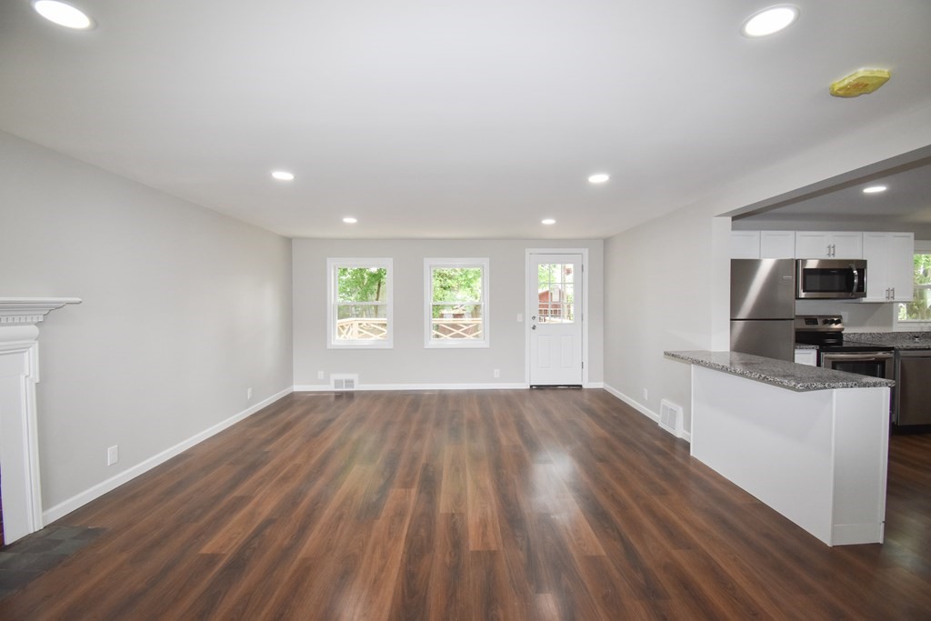 2402 Roosevelt Avenue Springfield, MA 01104 - Photo 8 of 38 Gallery Image 8