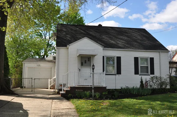 a view of front of a house with a yard